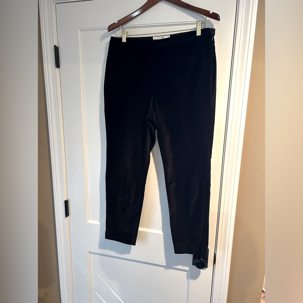 Boden,Black Velvet crop Pant,sz 10,worn once,per. cond.side zipper,side pockets
